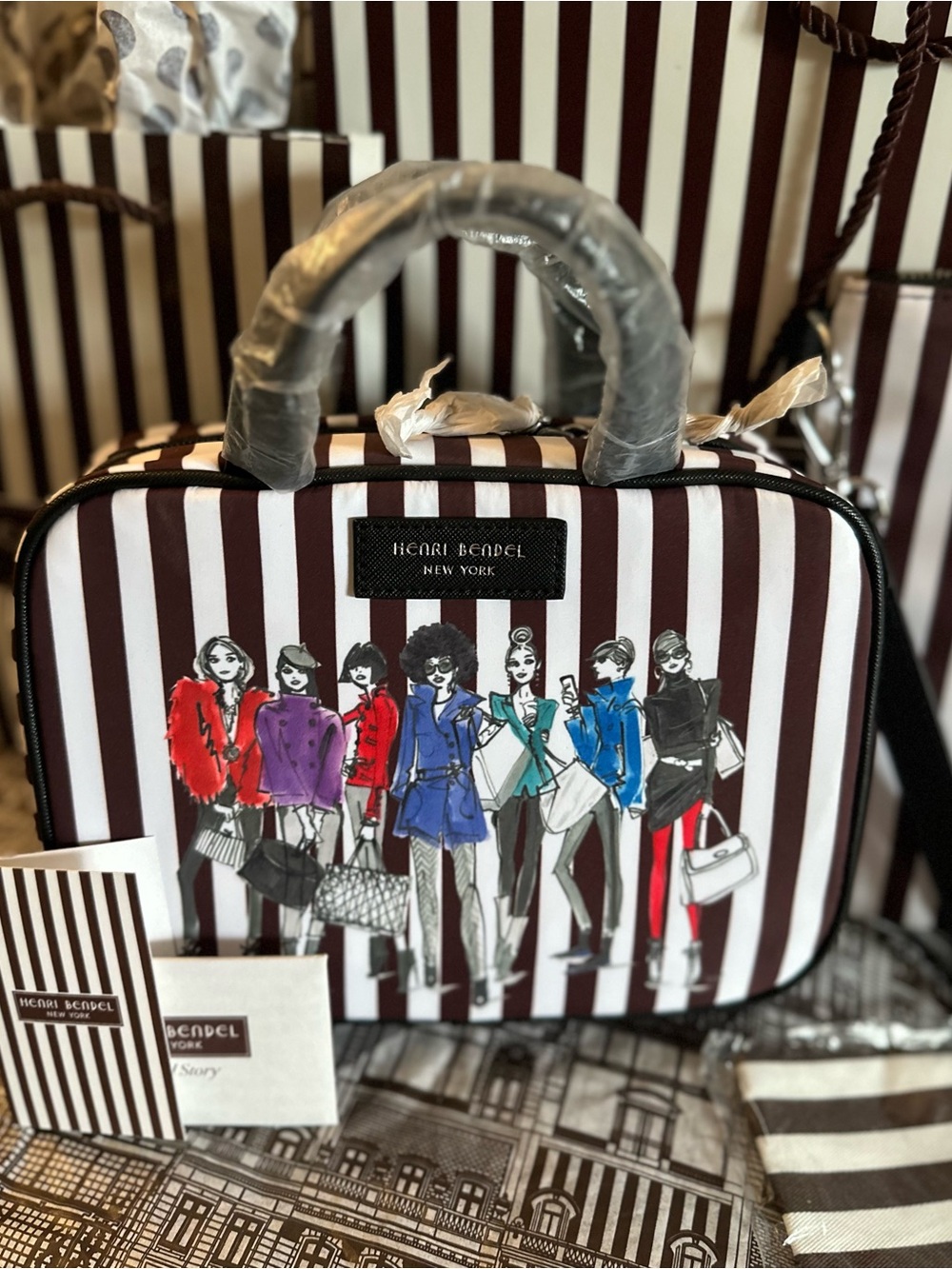 Henri Bendel, Slim Hanging Weekender-Izak Girl Print, Matching Pouch, Toiletry - Picture 2 of 14